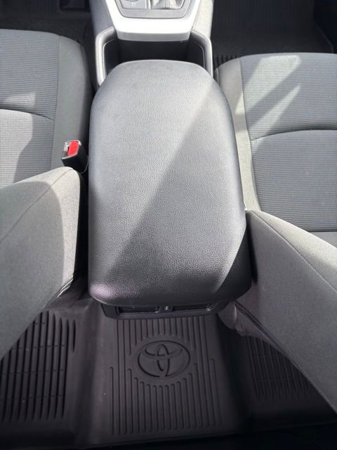Used 2024 Toyota RAV4 LE image 17