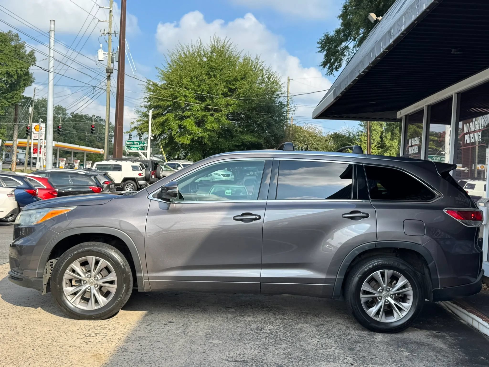 Used 2014 Toyota Highlander XLE FWD image 4