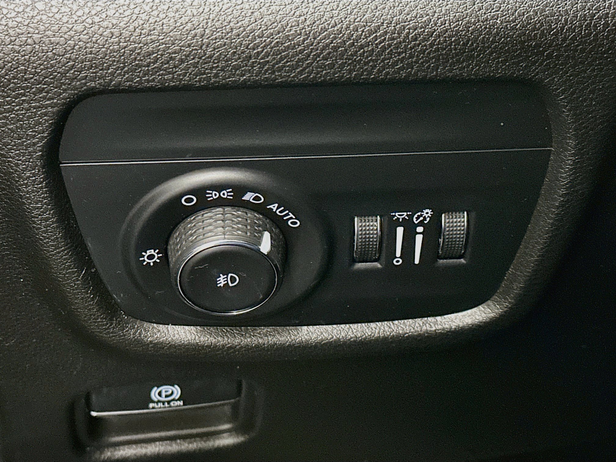 Used 2023 Jeep Grand Cherokee Limited AWD/4WD image 17