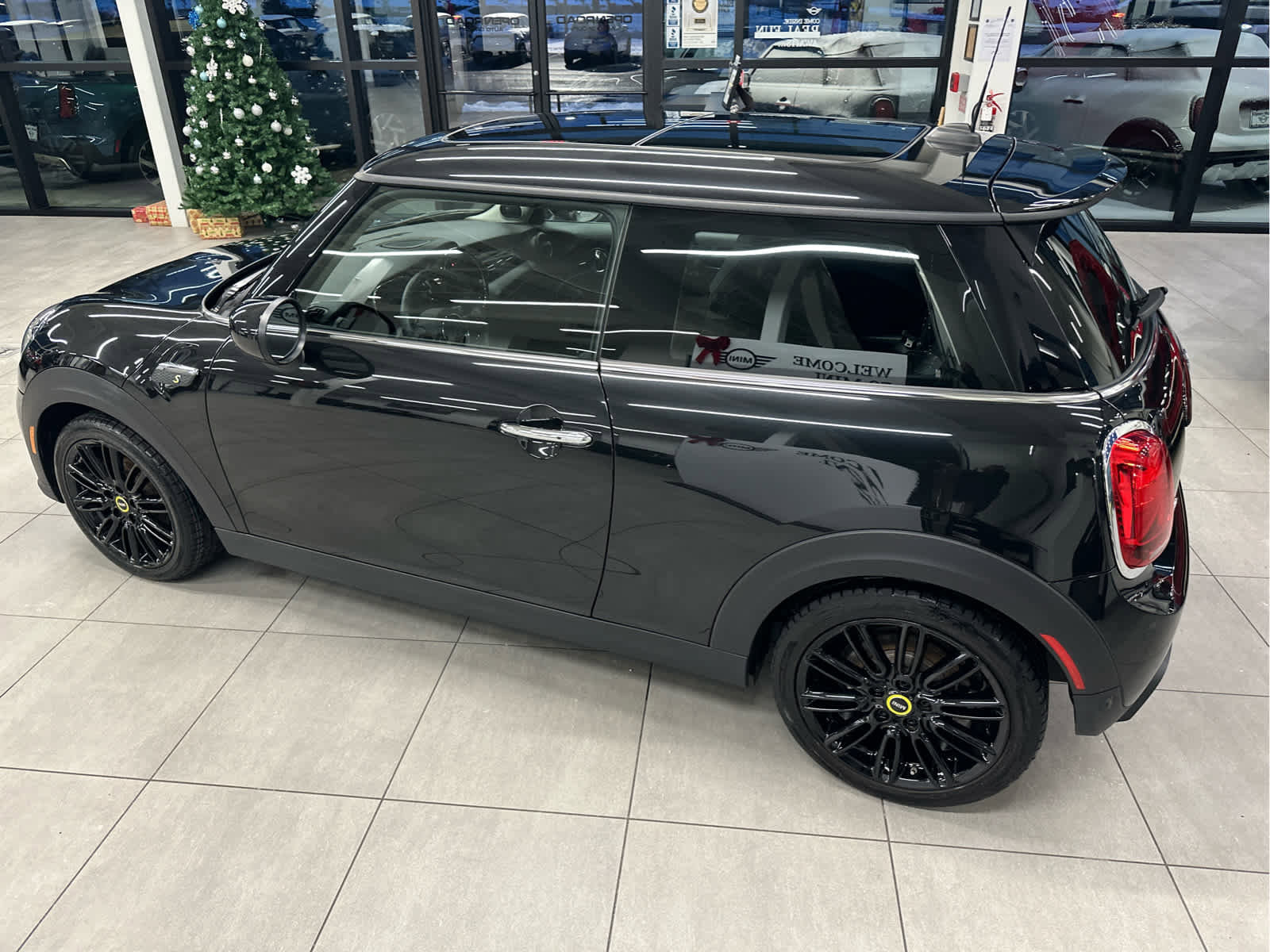 Used 2024 MINI Cooper SE image 2