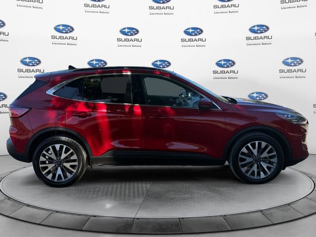 Used 2020 Ford Escape Titanium image 3