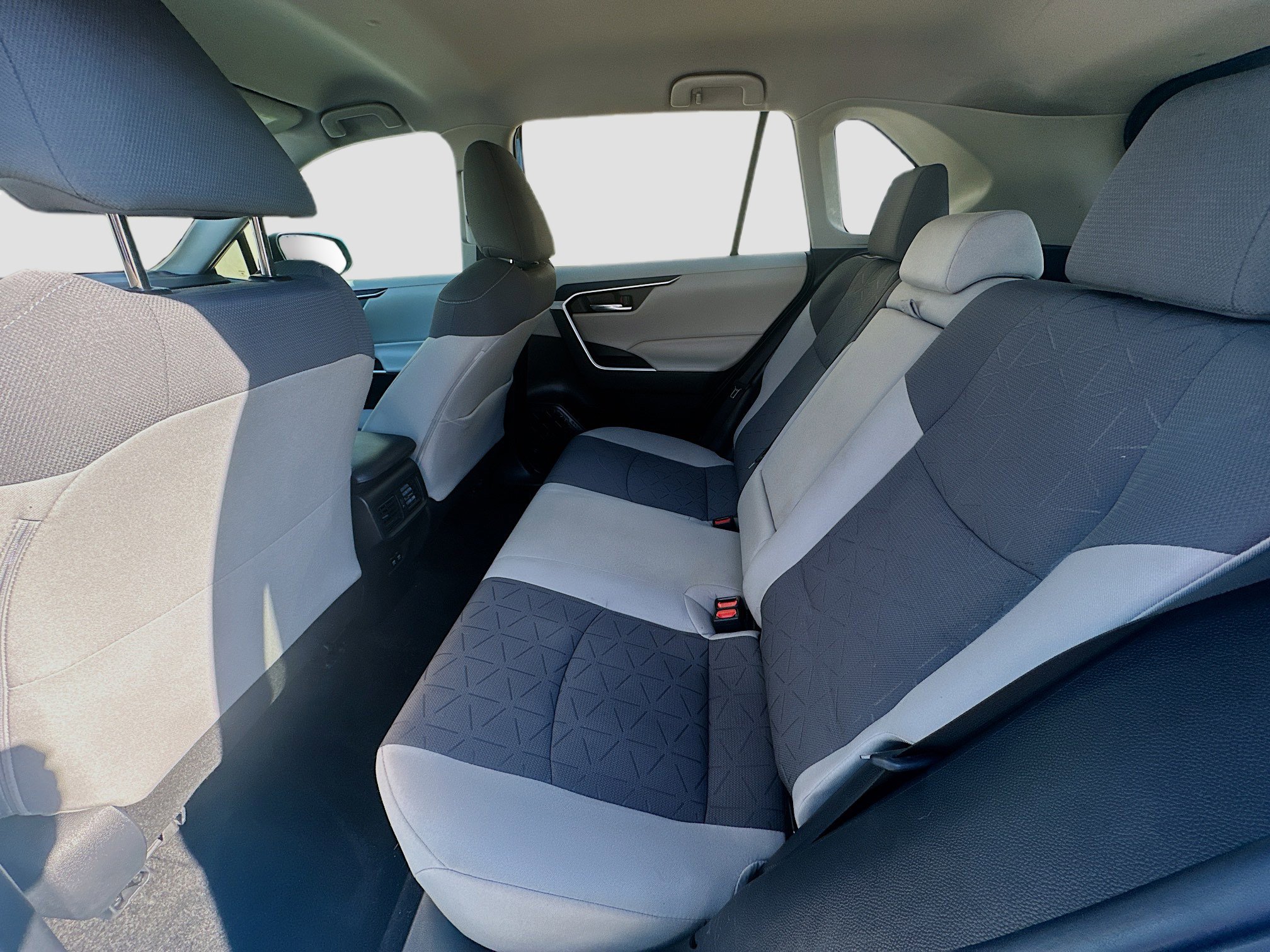 Used 2020 Toyota RAV4 XLE image 23