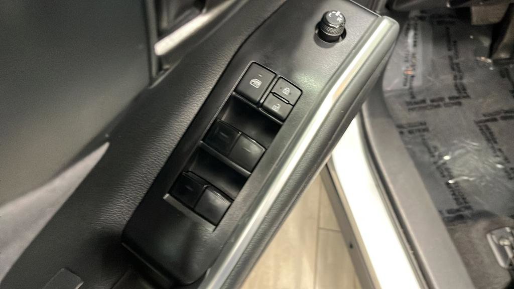 Used 2023 Toyota Highlander LE FWD image 21