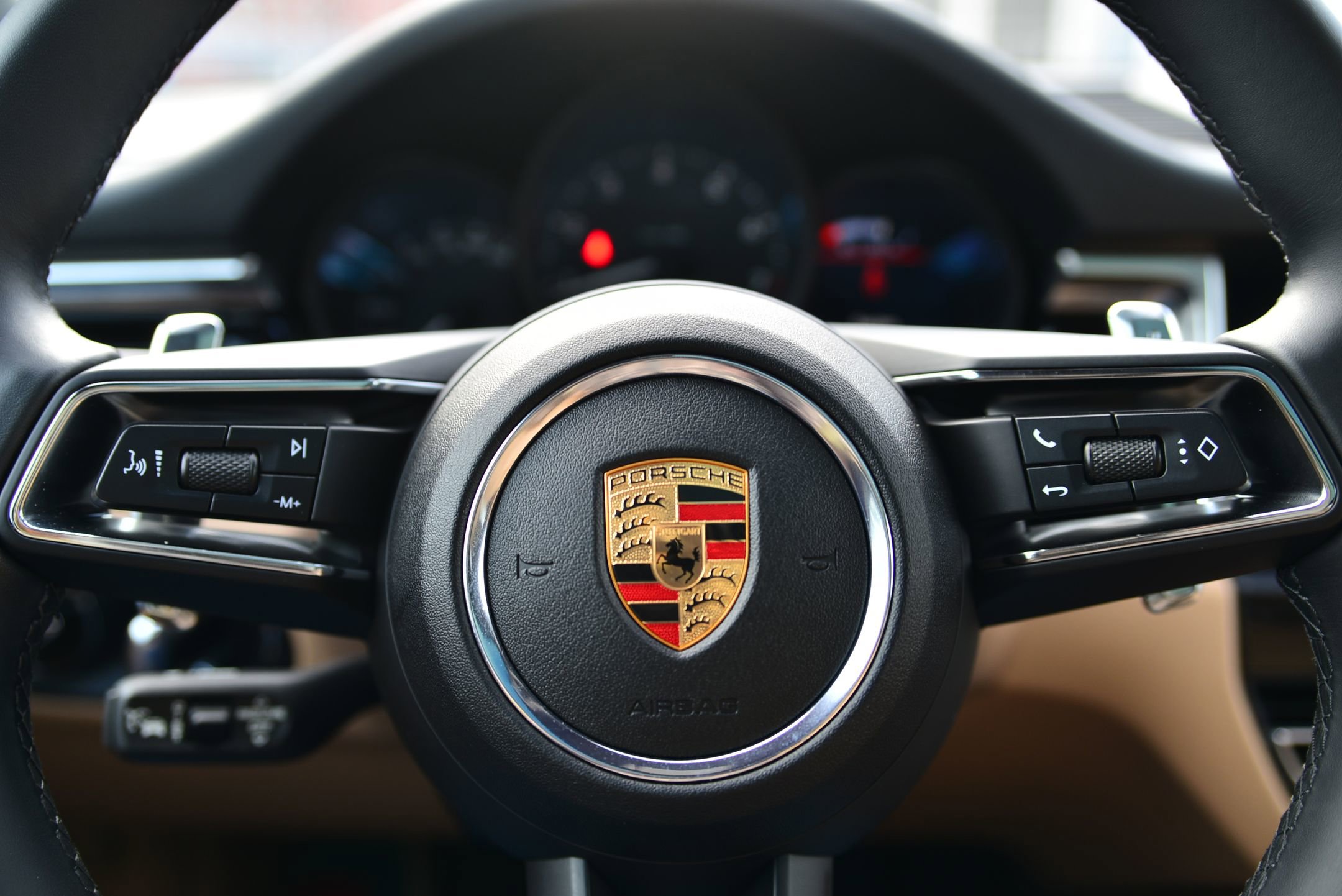 Certified 2025 Porsche Macan image 34