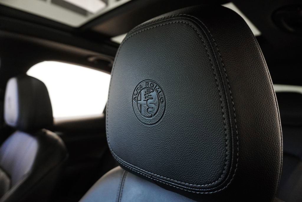 Used 2024 Alfa Romeo Stelvio Sprint image 6