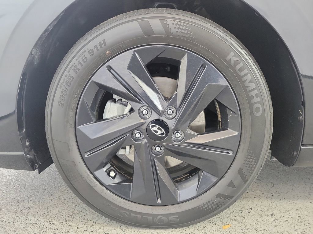 Used 2023 Hyundai Elantra Blue image 10