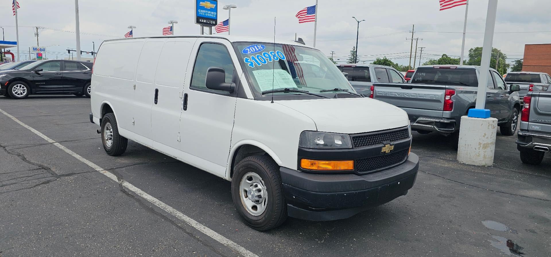 Used 2018 Chevrolet Express 2500 Extended RWD image 1