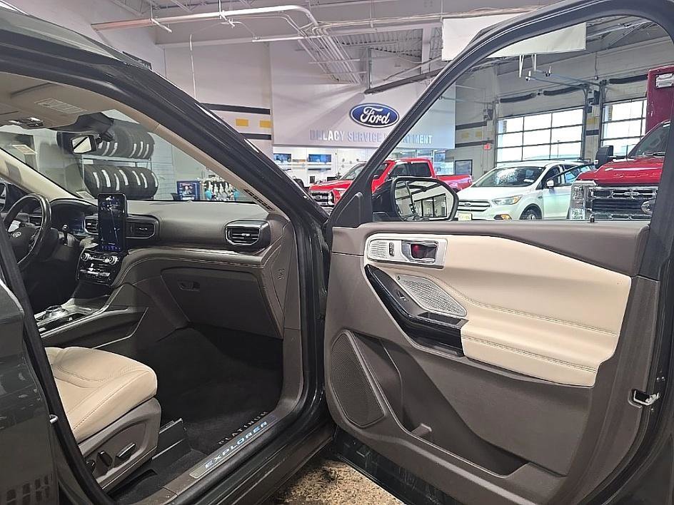 Used 2022 Ford Explorer Platinum w/ Equipment Group 601A image 36