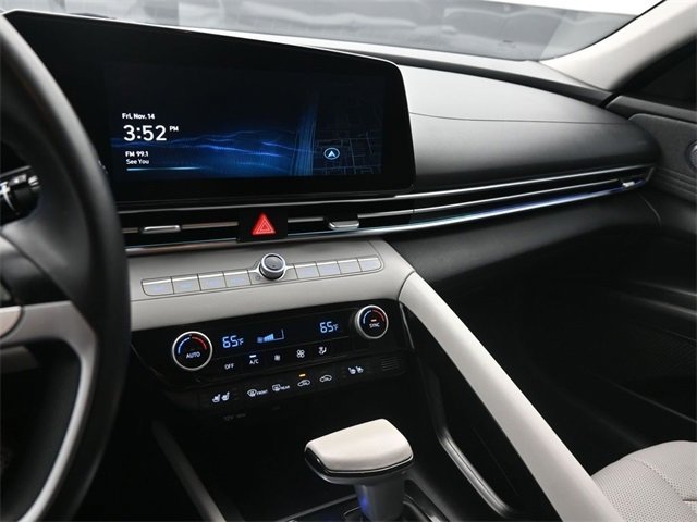 Used 2023 Hyundai Elantra Limited w/ Cargo Package image 11