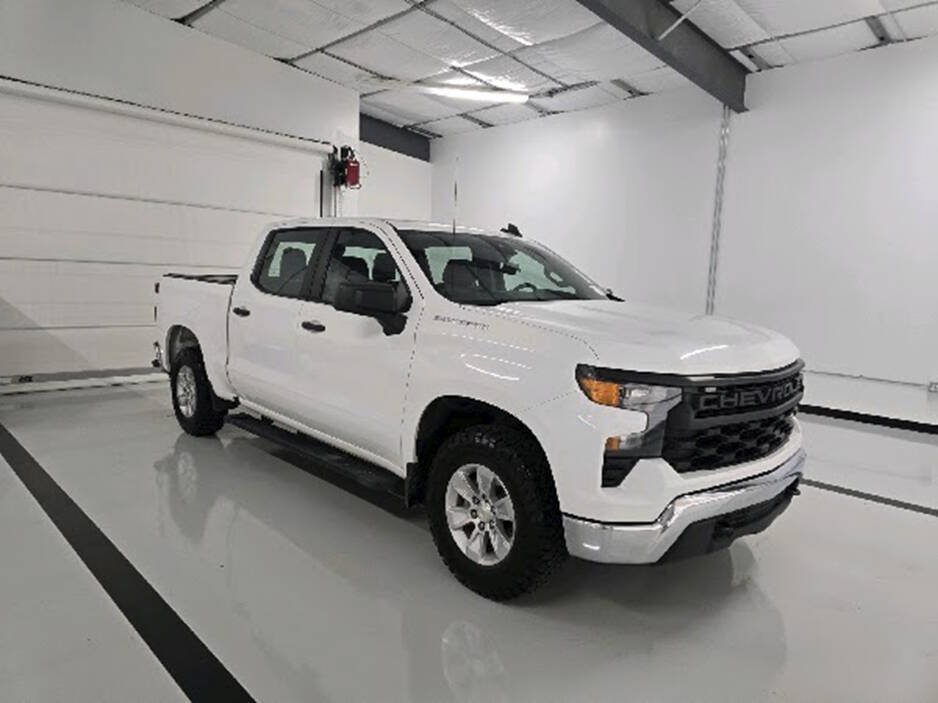Used 2023 Chevrolet Silverado 1500 W/T w/ Trailering Package AWD/4WD image 3