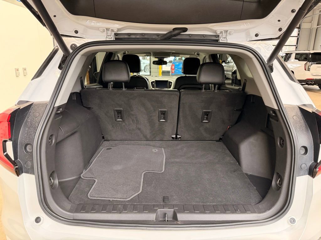 Used 2022 GMC Terrain SLT w/ Infotainment Package II AWD/4WD image 11