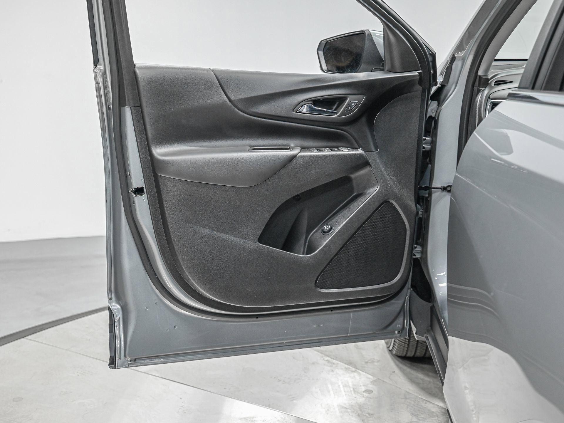 Used 2023 Chevrolet Equinox LT image 12