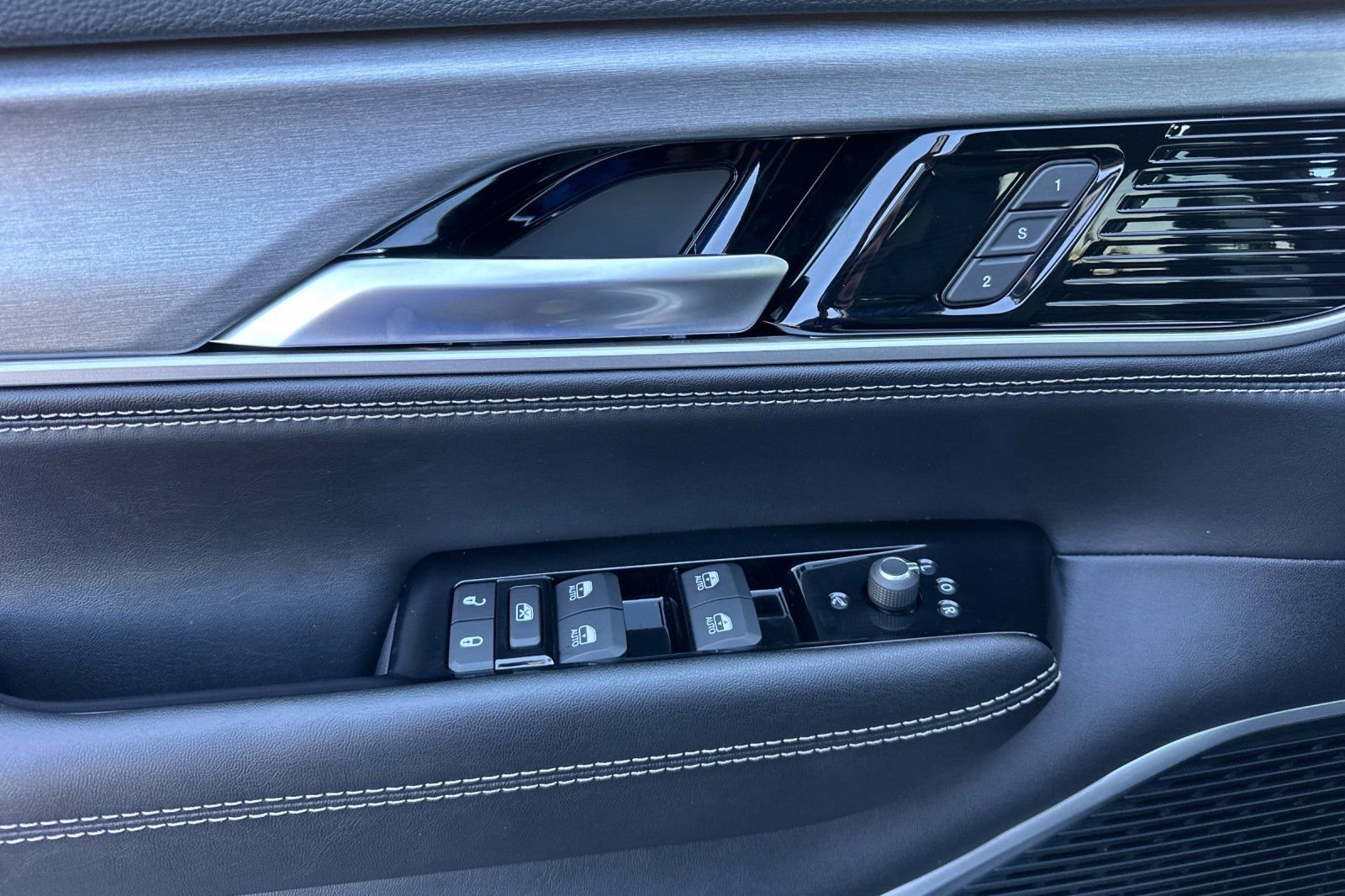 New 2026 Jeep Grand Wagoneer Limited AWD/4WD image 11