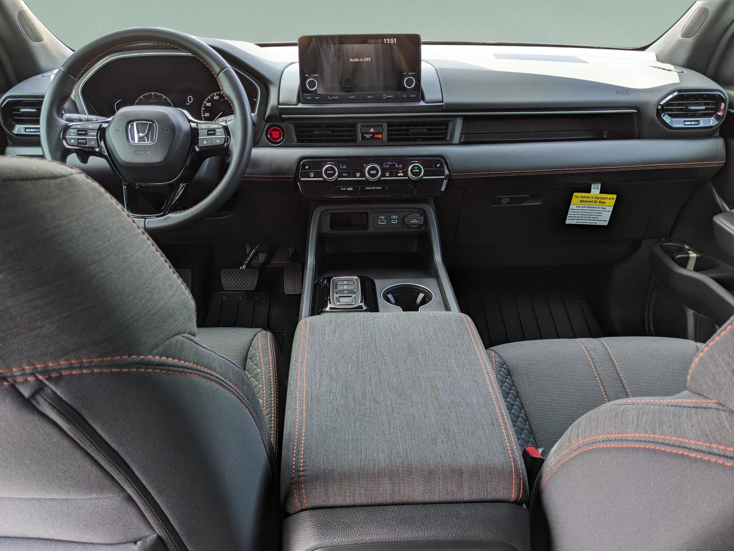 Used 2025 Honda Pilot Sport image 13