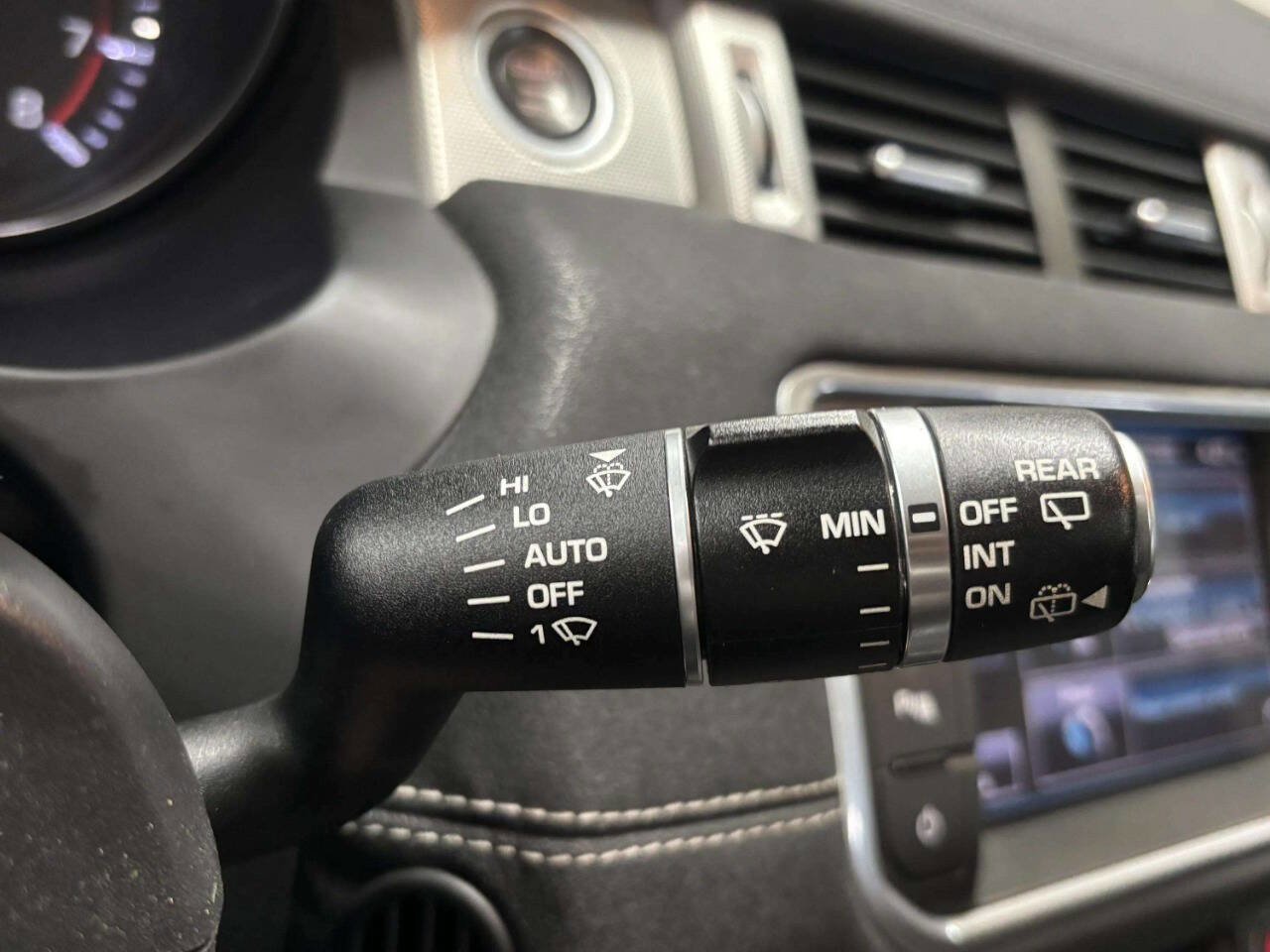Used 2012 Land Rover Range Rover Evoque Dynamic image 38
