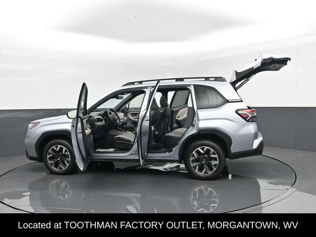 Used 2025 Subaru Forester Premium AWD/4WD image 31