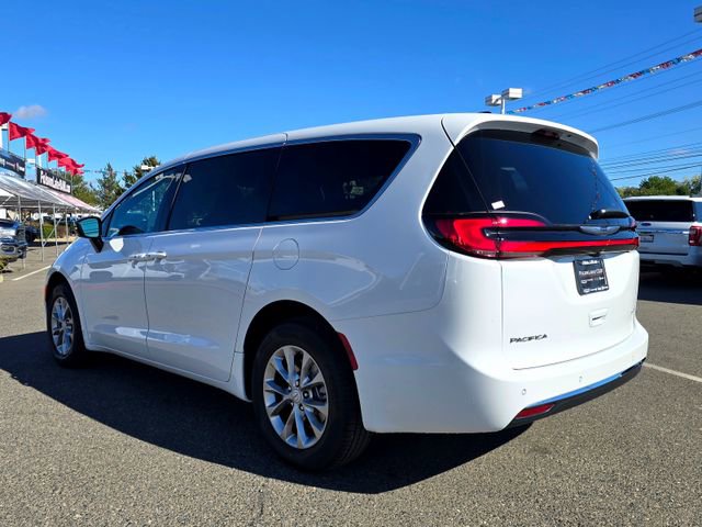 New 2026 Chrysler Pacifica Select image 6