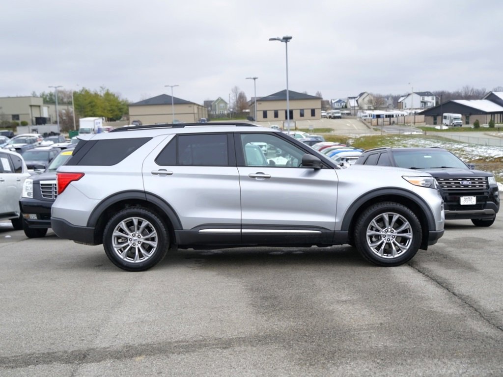 Used 2020 Ford Explorer XLT w/ Equipment Group 202A image 4