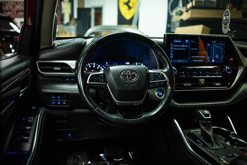 Used 2022 Toyota Highlander Platinum FWD image 17