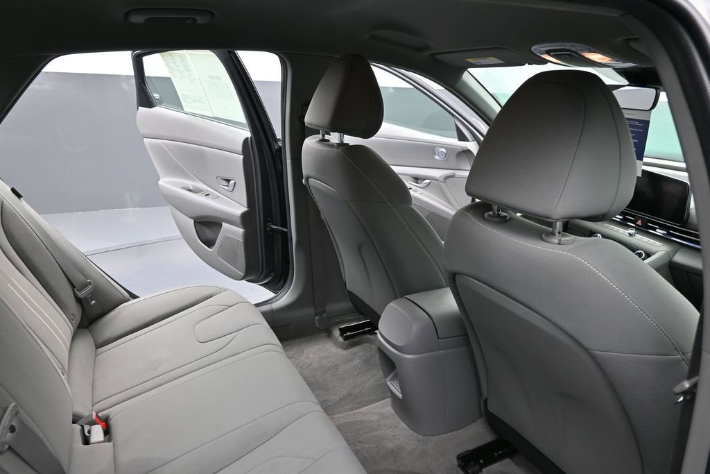 Certified 2024 Hyundai Elantra SEL FWD image 29