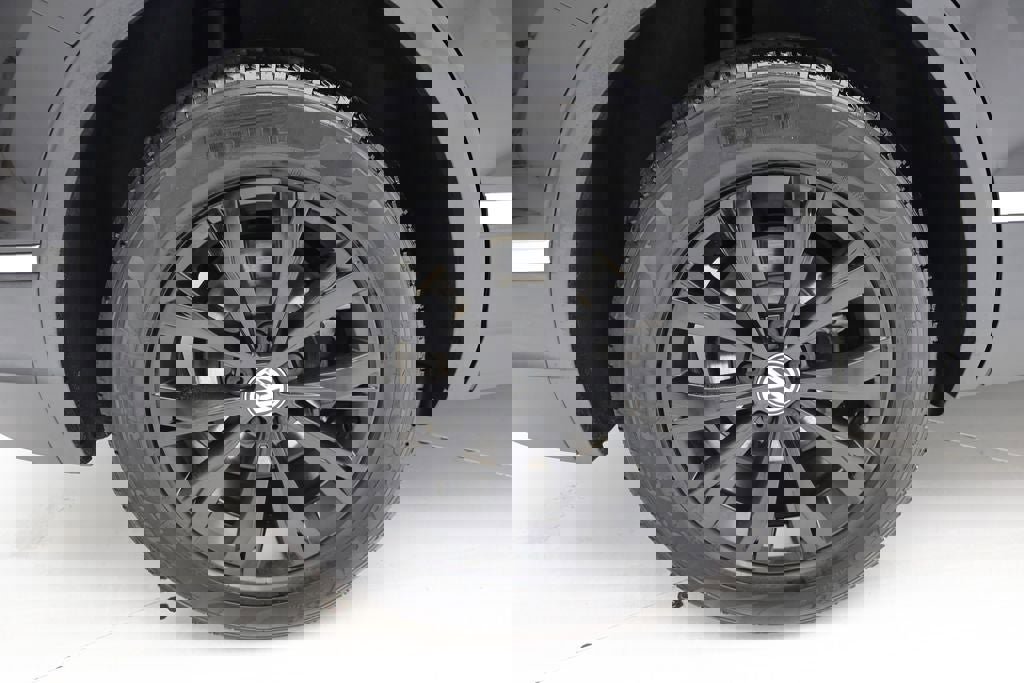 Used 2018 Volkswagen Tiguan SEL image 10