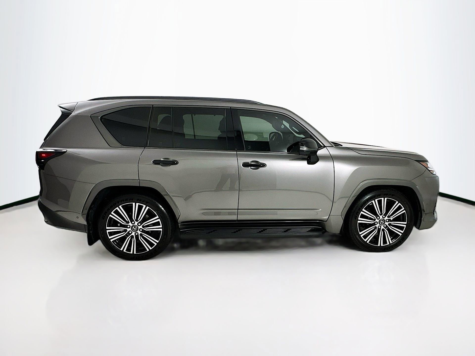 Used 2025 Lexus LX 700h Luxury image 9