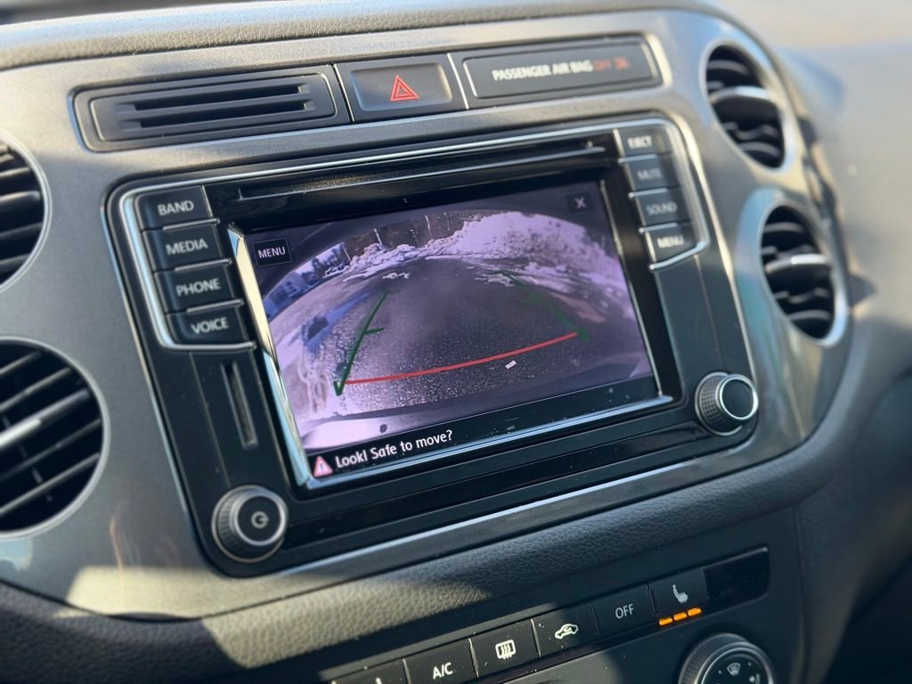 Used 2017 Volkswagen Tiguan S image 18