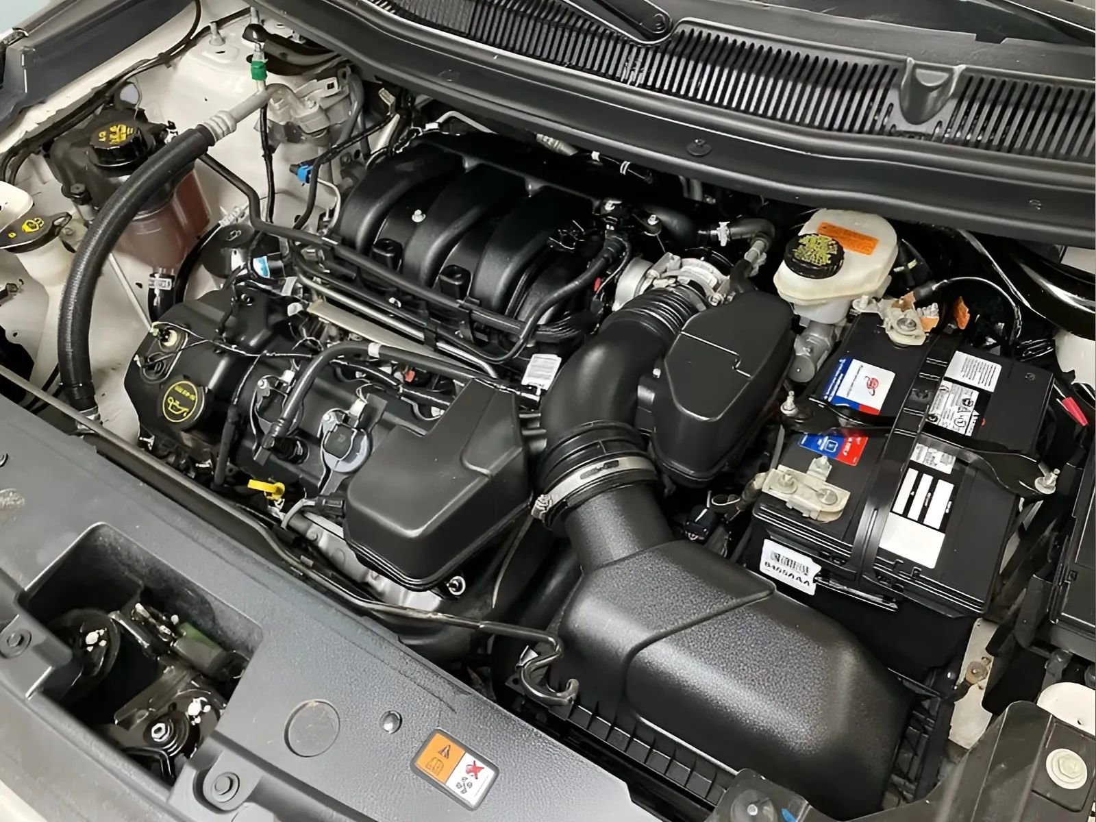 Used 2018 Ford Explorer XLT FWD image 16