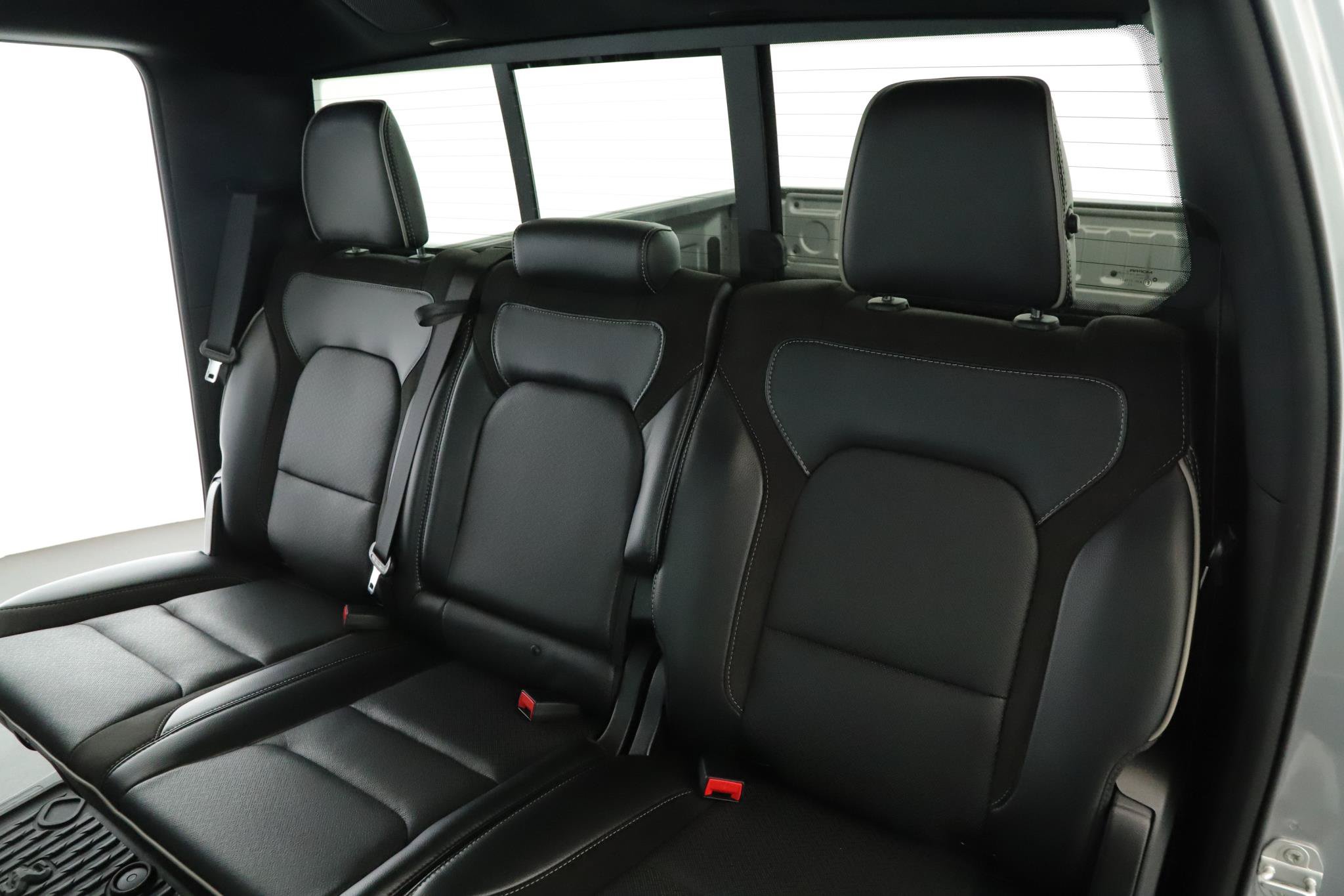 Used 2024 RAM 1500 Laramie AWD/4WD image 5