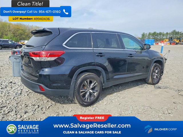 Used 2019 Toyota Highlander LE AWD/4WD image 4