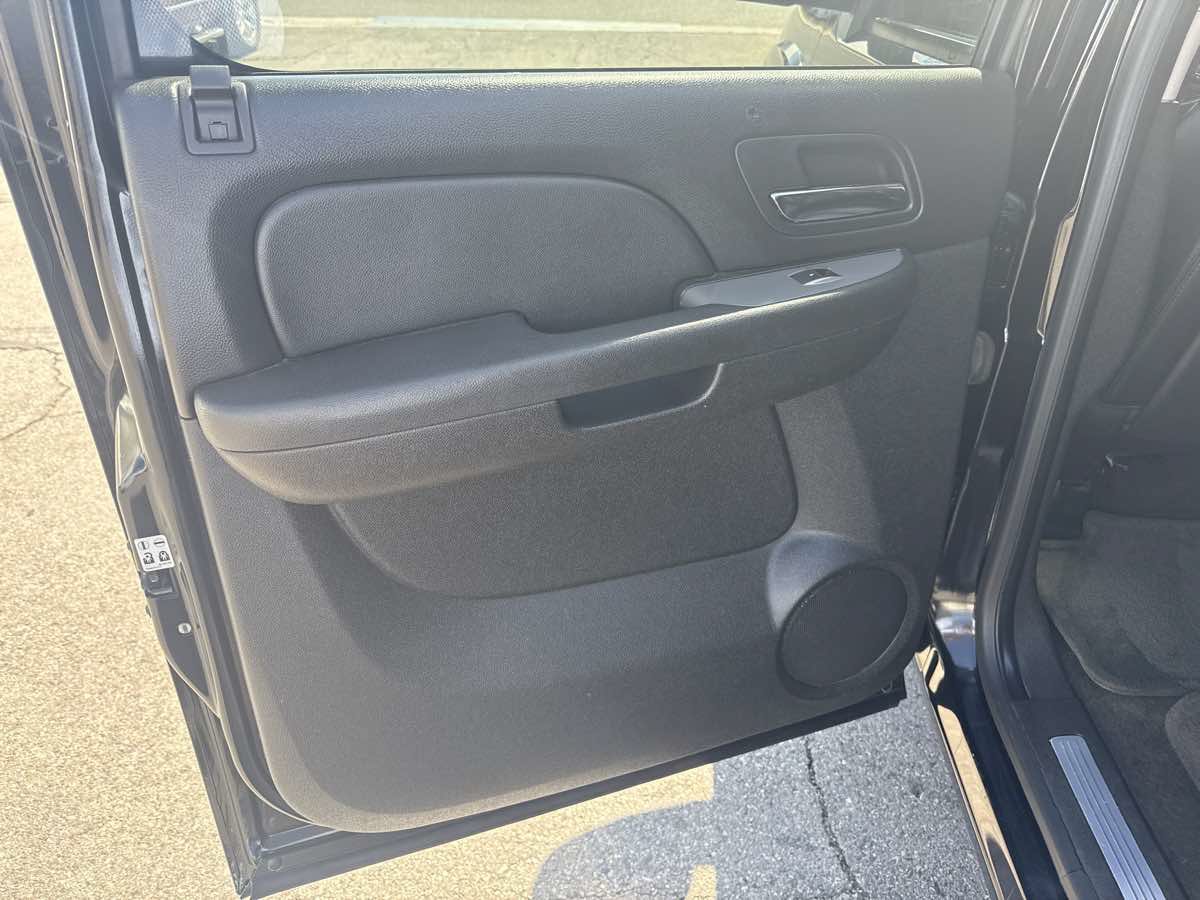 Used 2009 Chevrolet Suburban LT AWD/4WD image 12