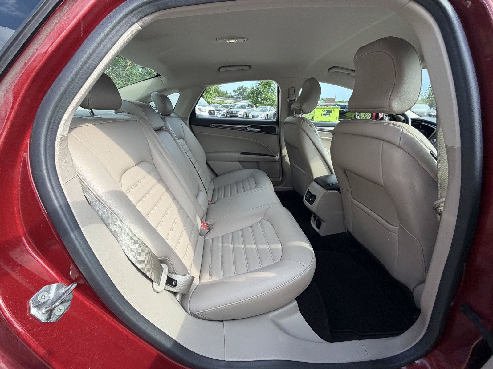 Used 2017 Ford Fusion SE w/ Fusion SE Technology Package FWD image 25