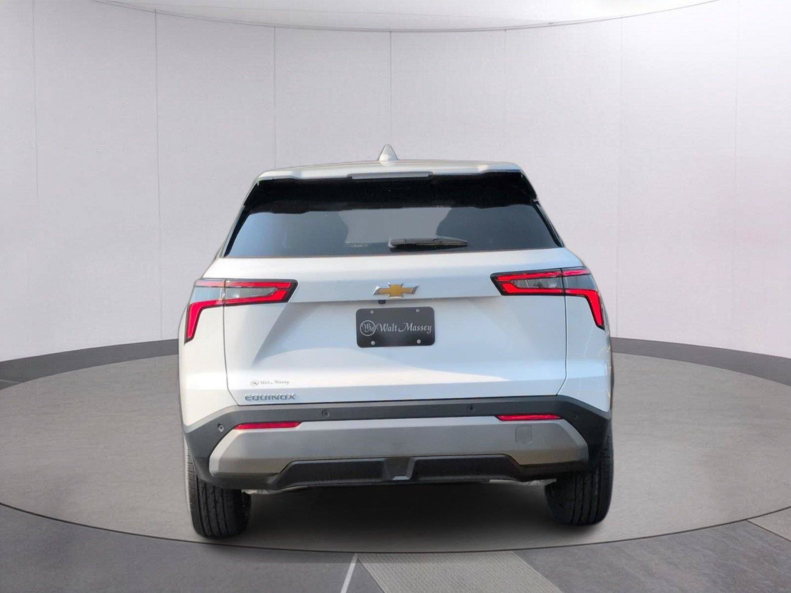 New 2027 Chevrolet Equinox LT w/ Convenience Package II FWD image 4