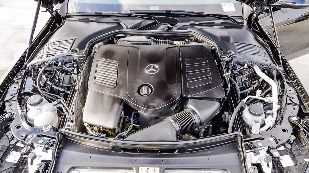 Used 2025 Mercedes-Benz C 300 4MATIC Sedan image 32