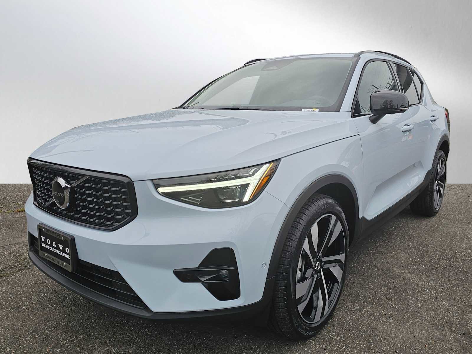 New 2026 Volvo XC40 B5 Plus w/ Protection Package Premier image 7