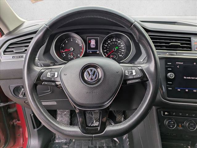 Used 2020 Volkswagen Tiguan SE image 11