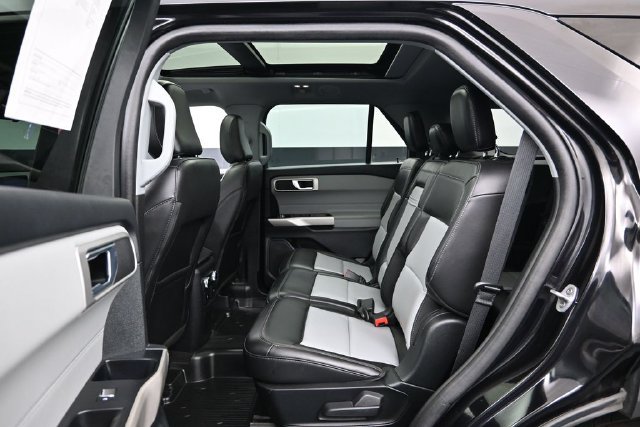 Used 2023 Ford Explorer XLT w/ XLT Sport Appearance Package AWD/4WD image 22