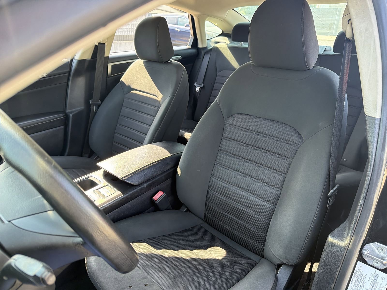 Used 2020 Ford Fusion SE FWD image 20