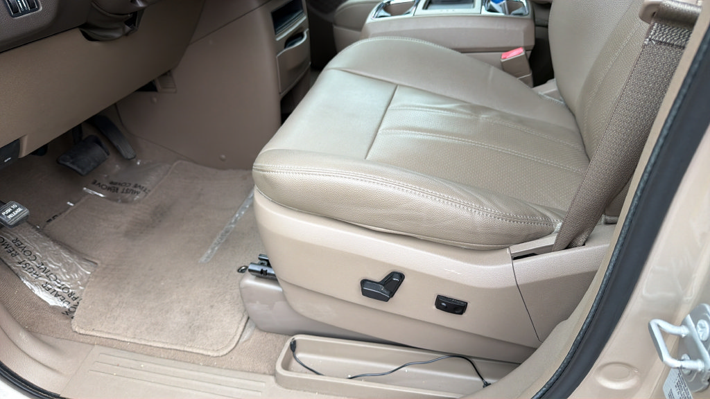 Used 2015 Chrysler Town & Country Touring-L w/ Driver Convenience Group FWD image 20