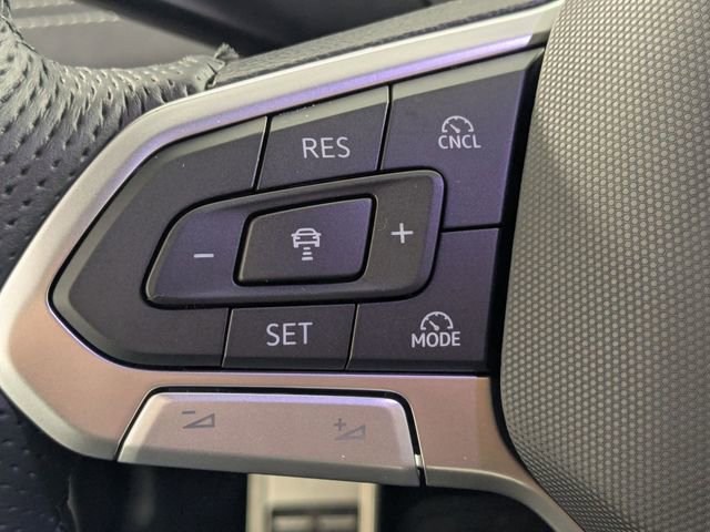 Used 2026 Volkswagen Tiguan SE R-Line image 17