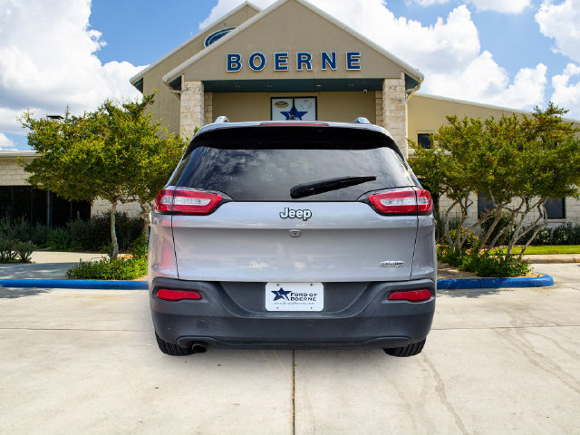 Used 2018 Jeep Cherokee Latitude Plus FWD image 4