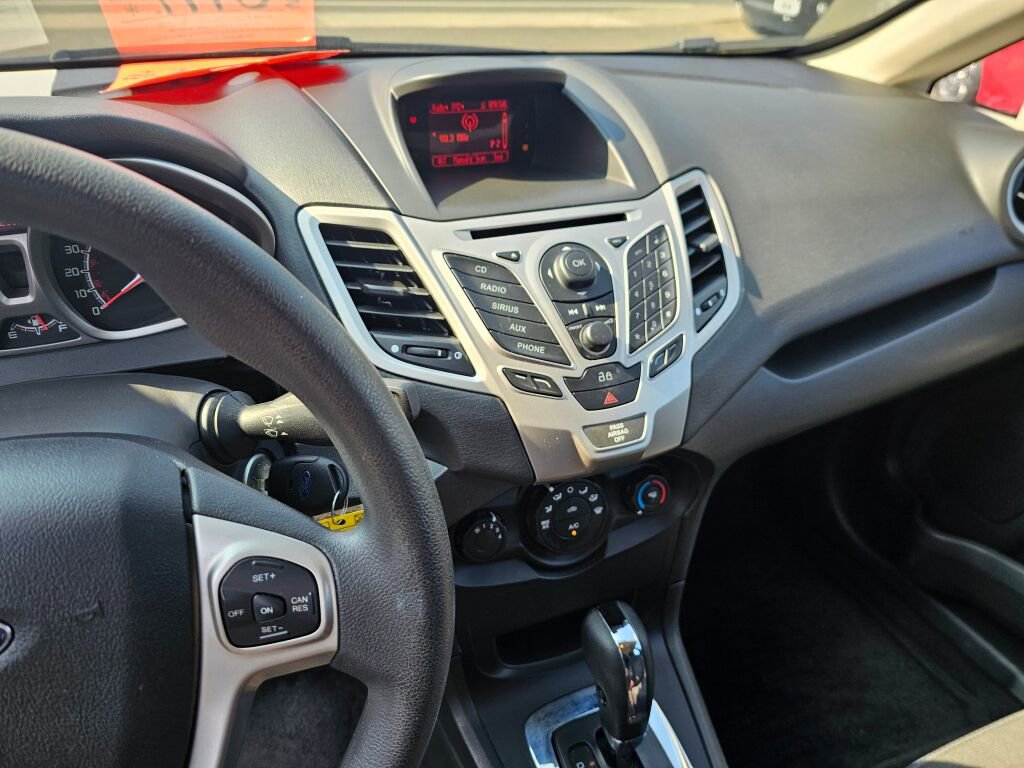 Used 2013 Ford Fiesta SE image 29