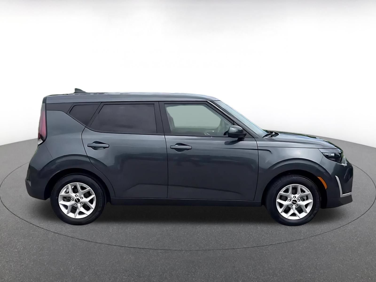 Used 2025 Kia Soul LX w/ LX Technology Package FWD image 16