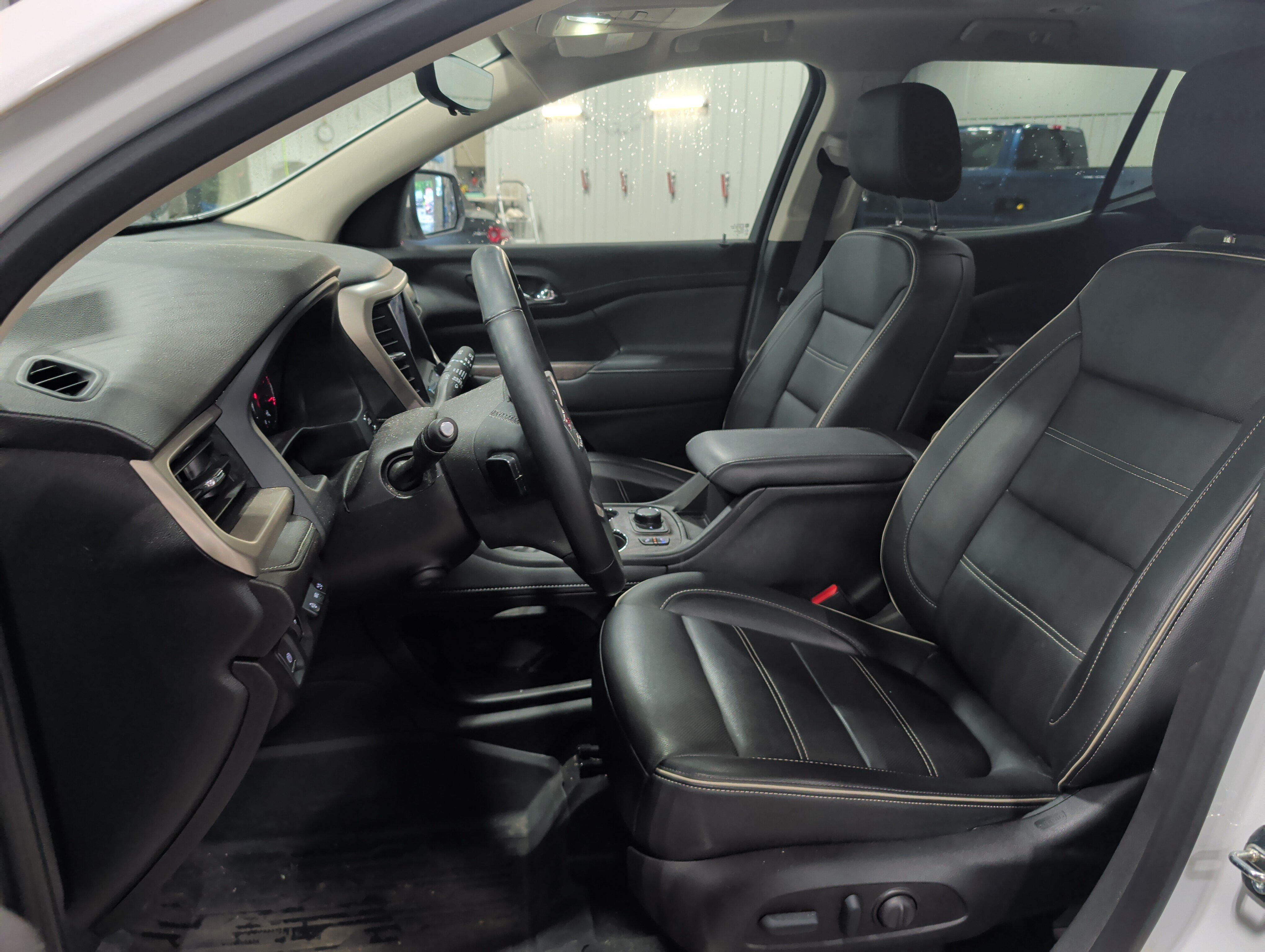 Used 2023 GMC Acadia Denali w/ Denali Technology Package AWD/4WD image 7