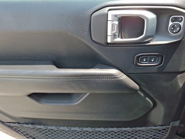 Used 2018 Jeep Wrangler Unlimited Sahara w/ Cold Weather Group AWD/4WD image 12