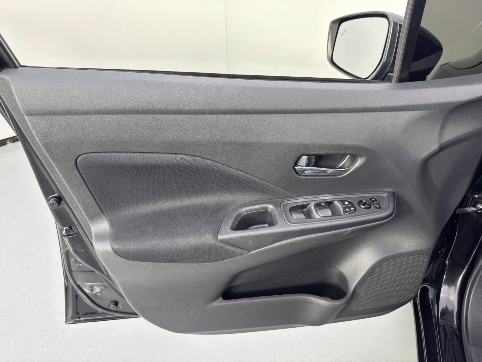 Used 2021 Nissan Versa SV image 33