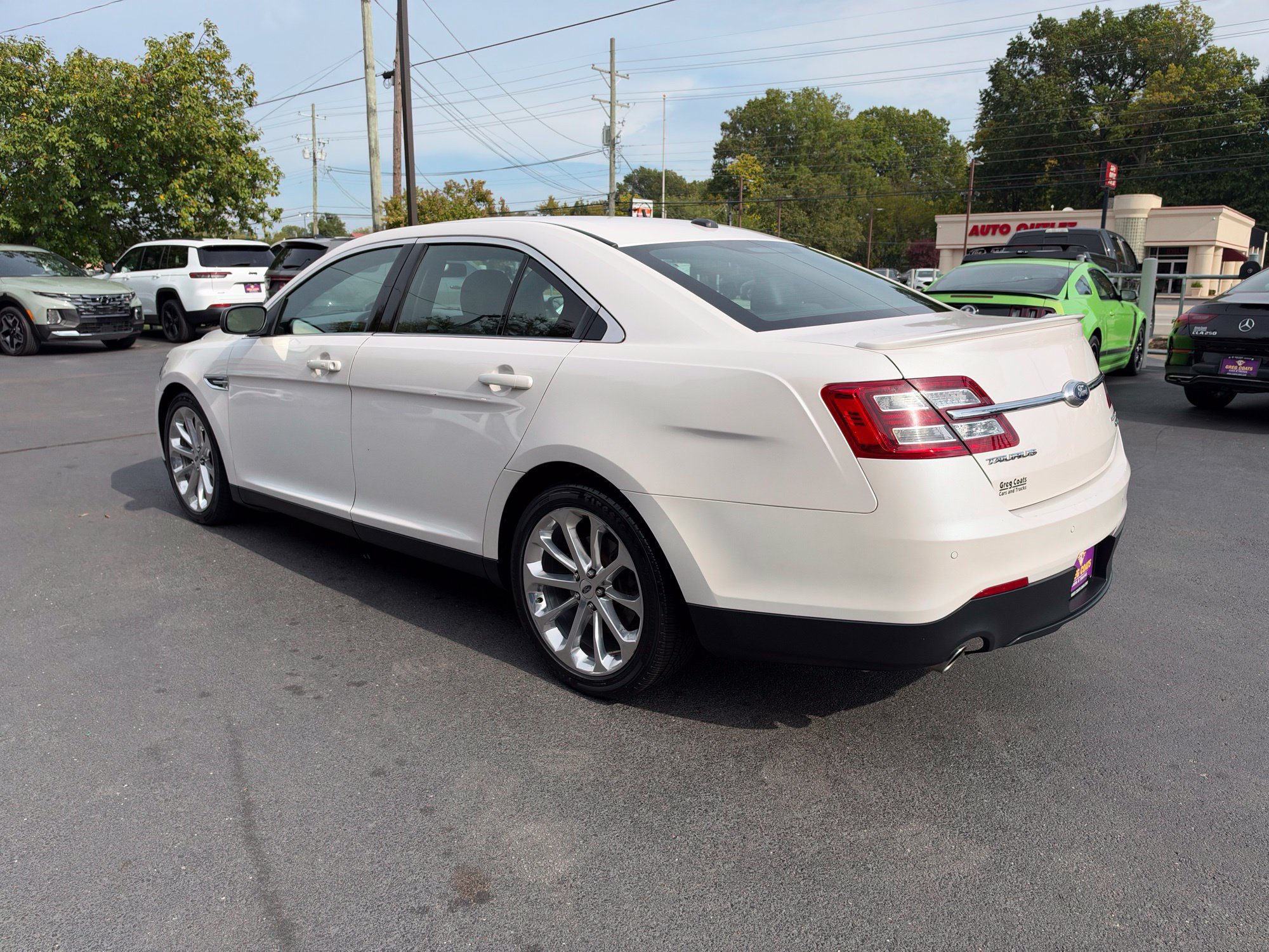 Used 2017 Ford Taurus Limited AWD/4WD image 4