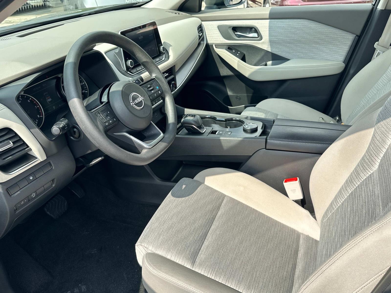 Used 2023 Nissan Rogue SV image 13