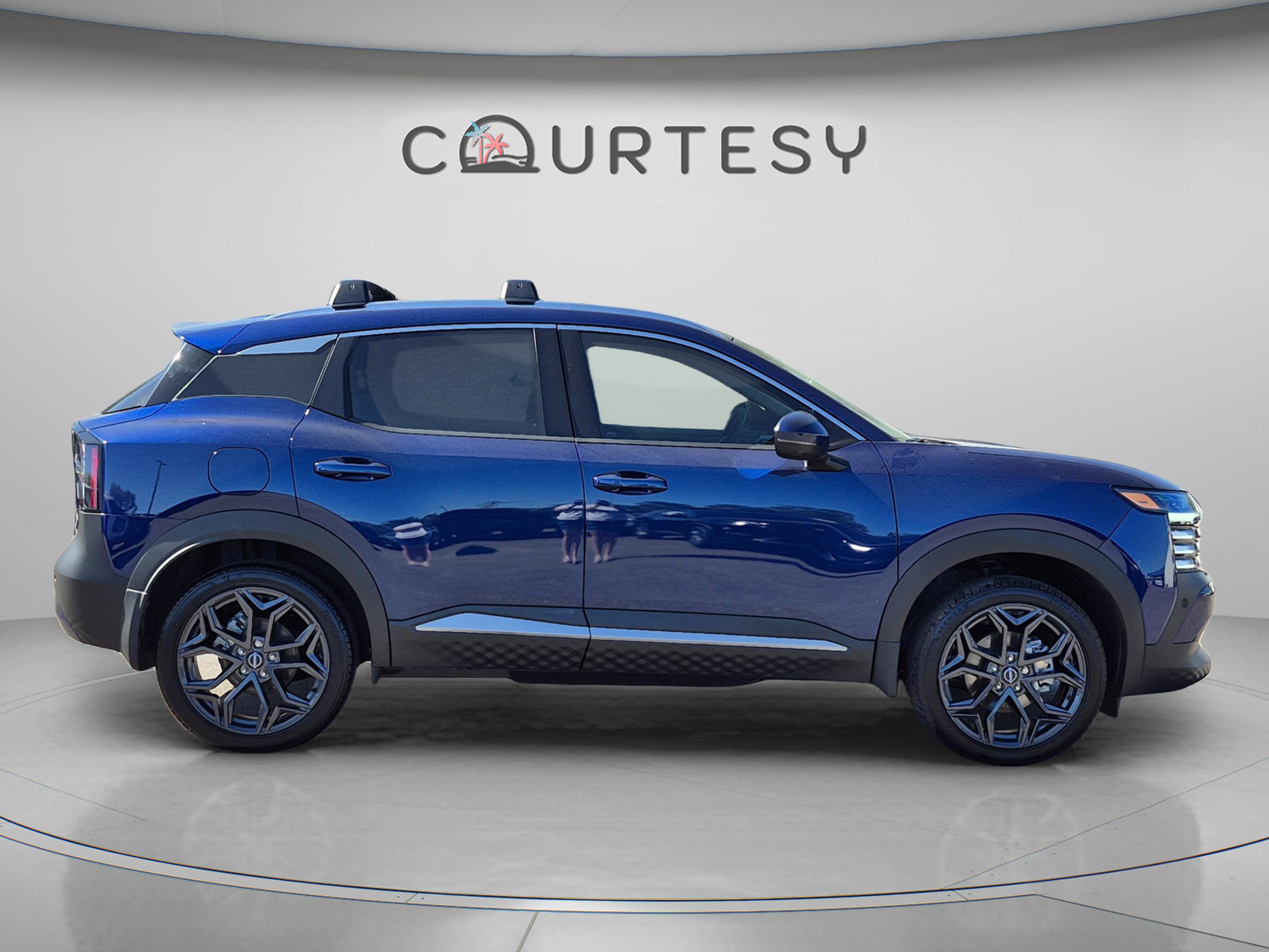 Certified 2025 Nissan Kicks SR FWD image 8
