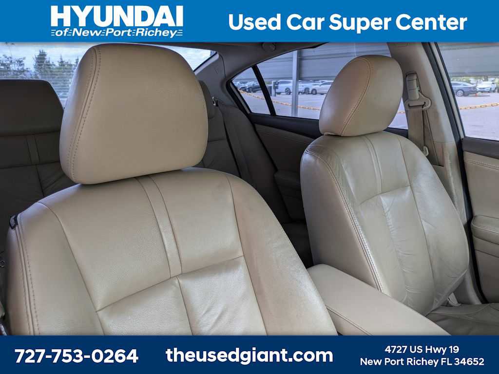 Used 2011 Nissan Altima 2.5 SL w/ Technology Pkg FWD image 6
